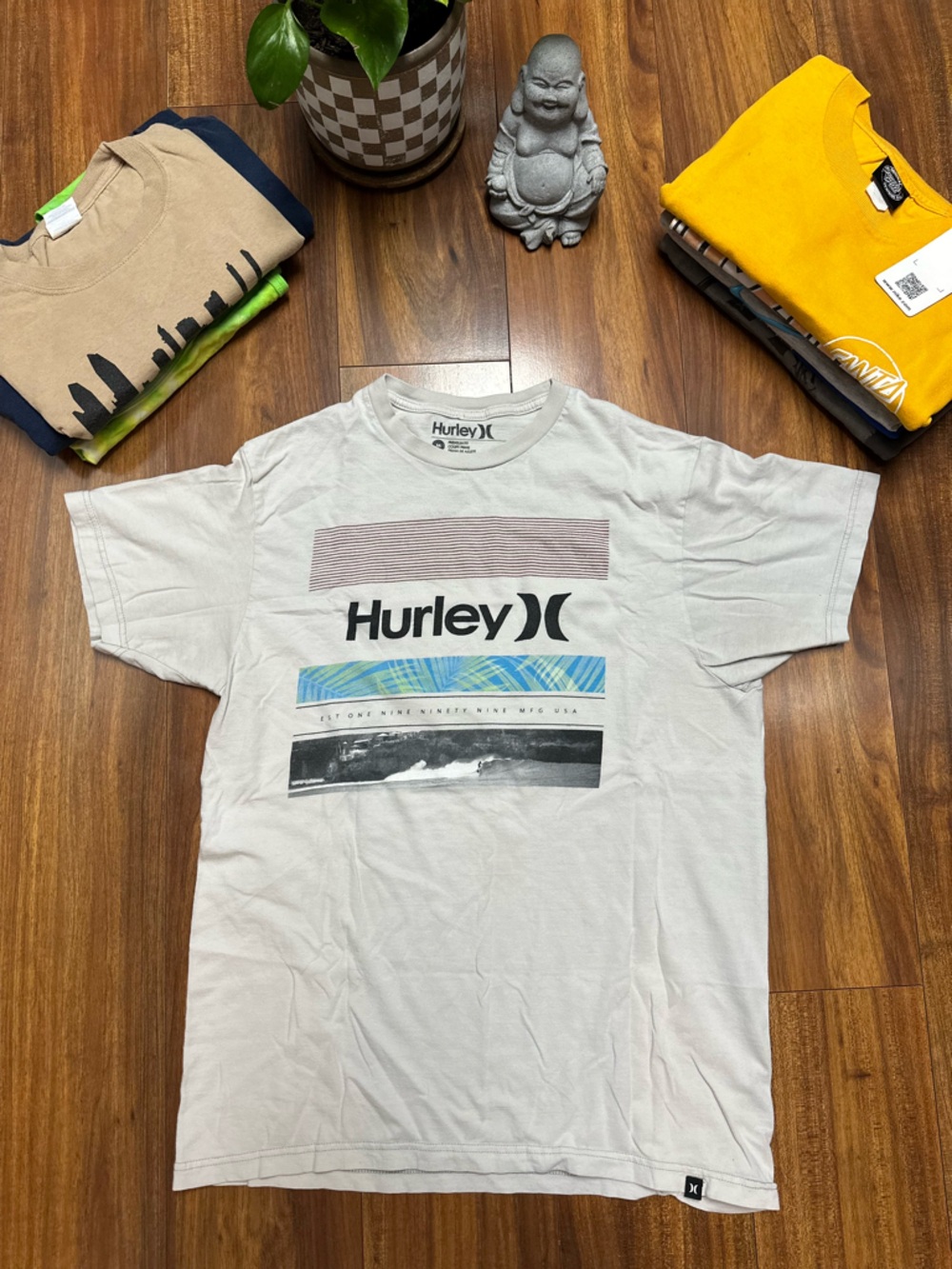 Vintage y2k Hurley Premium Fit "Wave Palm Invert" Graphic T-Shirt